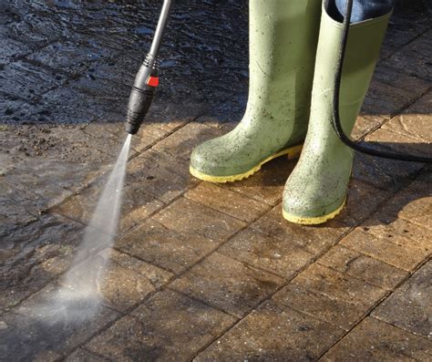 pressure washing sidewalks