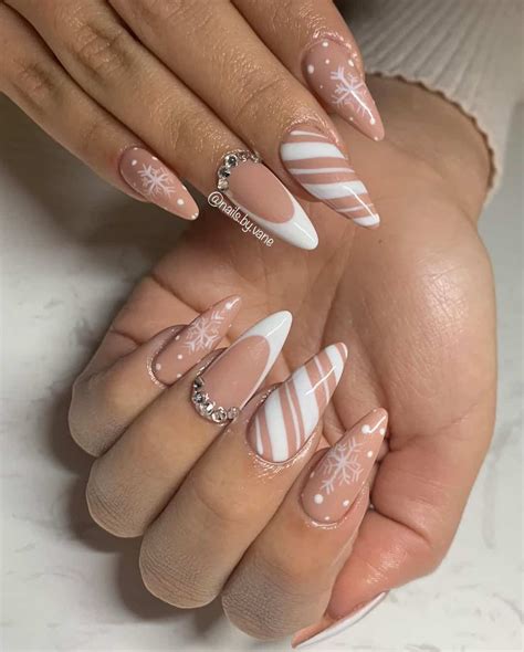 Pretty Nails For Winter French Tips