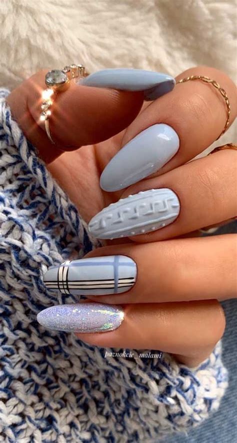 Pretty Winter Nails Sweater