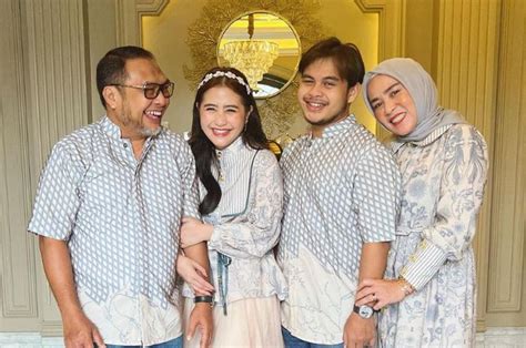 prilly latuconsina orang tua