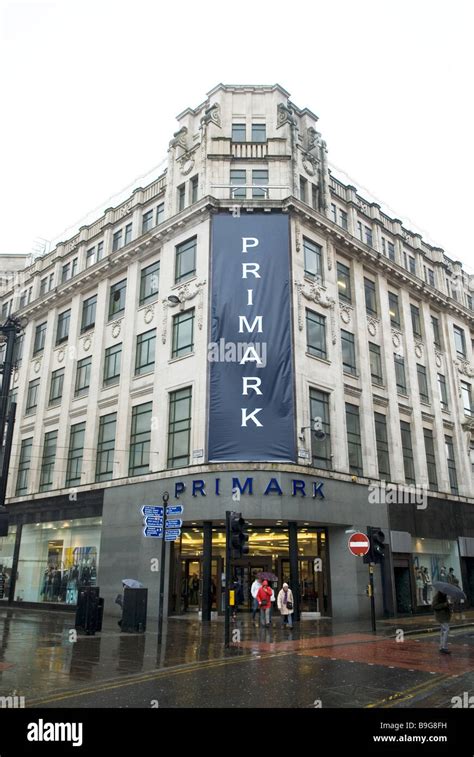 primark opening times manchester city centre
