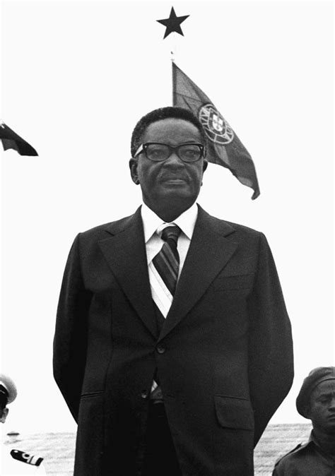 primeiro presidente de angola