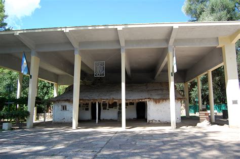 primer escuela fundada por sarmiento