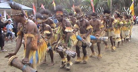 5 Tradisi Ekstrem Suku Primitif di Indonesia, Salah Satunya Jadi Kanibal!