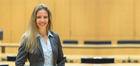 Photos Prof. Dr. Julia Naskrent Latest