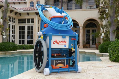 professional pool cleaning equipment
