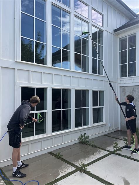 professional-window-cleaning-team