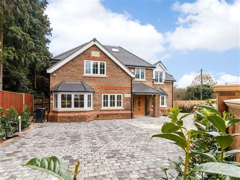 Properties In Farnham Common