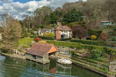 property for sale on the thames river