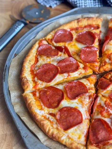 🍕High Protein Pepperoni Skillet Pizza ⠀ 📊90 Calories 12P 6C 2F