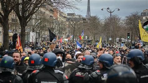protest in paris today update