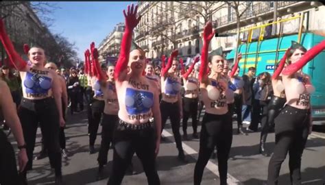 protest nude french