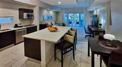 Experience A Luxurious Vacation At Provident Doral At The Blue Miami 3 Bedroom Villa