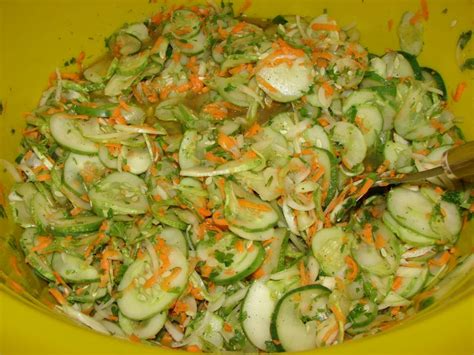 przepisy na salatki z ogorkow
