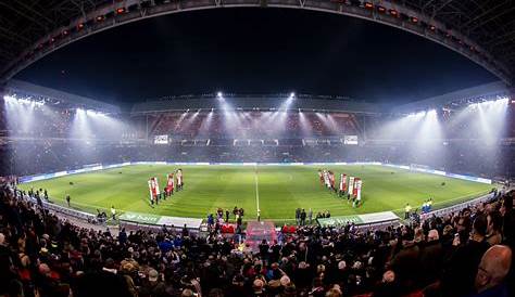 PSV Stadion Eindhoven van Maurits van Hout op canvas, behang en meer