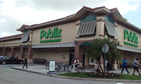 Publix Super Market At Palm Plaza: A Must-Visit Grocery Store