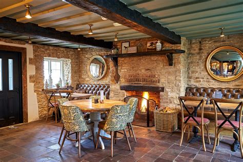 pubs in wiltshire with food