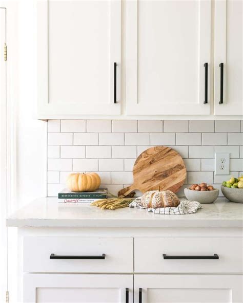 Simple yet stylish, black finish pulls on white kitchen 