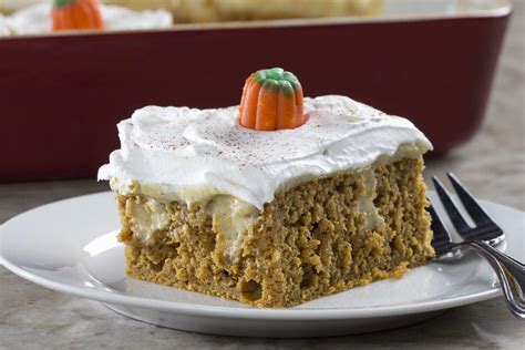 pumpkin spice poke cake recipe