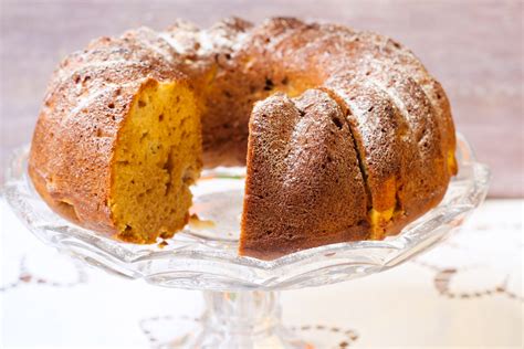 Moist Walnut and Raisin Strudel Recipe