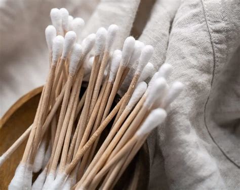 Q Tips For Cleaning Ears