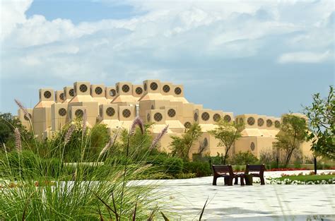 qatar university official website