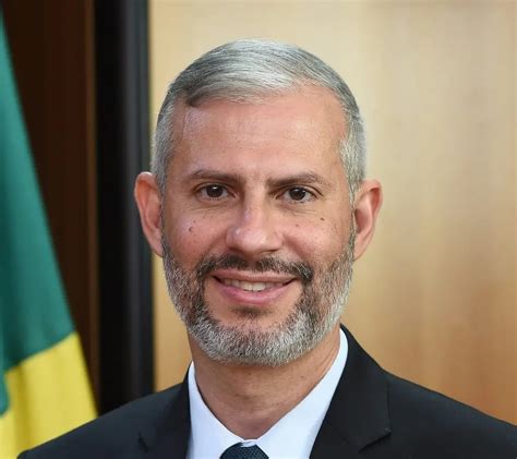 qual o nome do ministro da educação do brasil