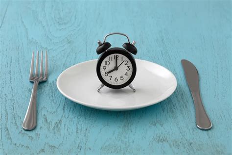 quanto tempo uma pessoa vive sem comer