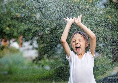 ¿Qué se moja mientras seca? Adivinanza & Respuesta Cerebrol