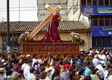 que se hace en semana santa en el salvador