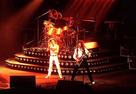 queen live montreal 1981