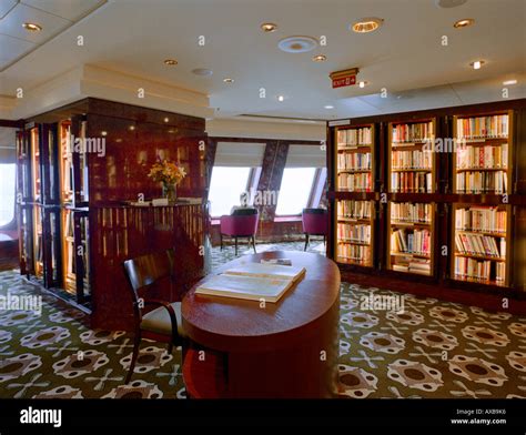 queen mary 2 library