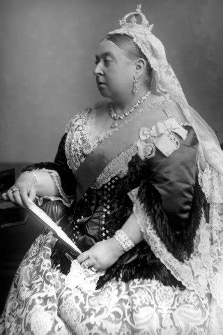 queen victoria height and weight