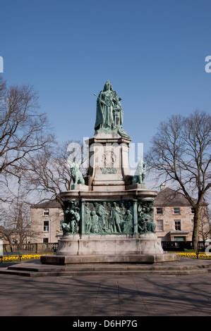 queen victoria statue lancaster