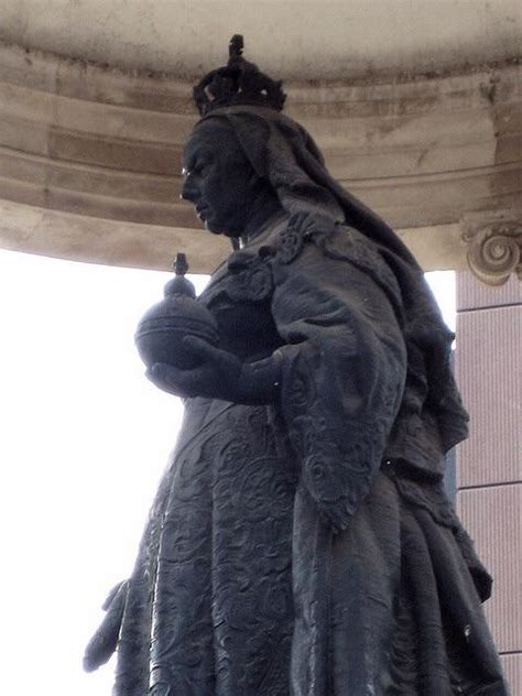 queen victoria statue liverpool funny