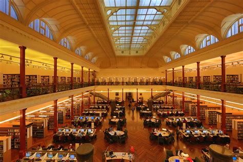 queens college melbourne library