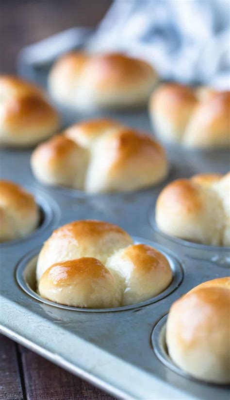 Quick Dinner Rolls In Muffin Tin