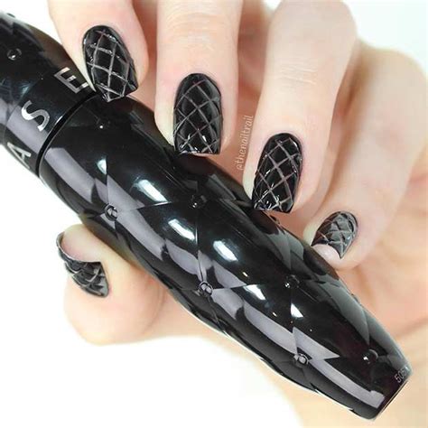 Quilted Nails Black
