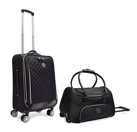 Quilted Travel Set Features