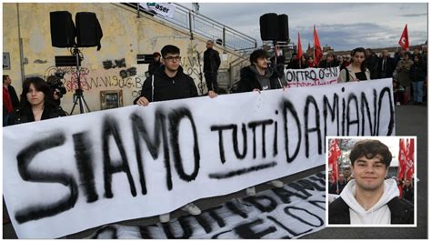 ragazzo sospeso a modena