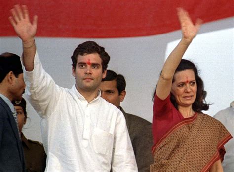rahul gandhi photo with mother