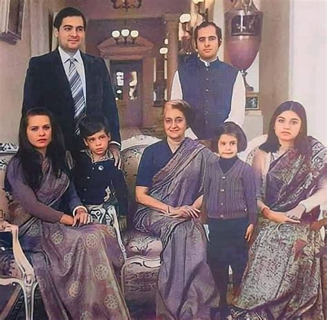 rahul gandhi photos with family