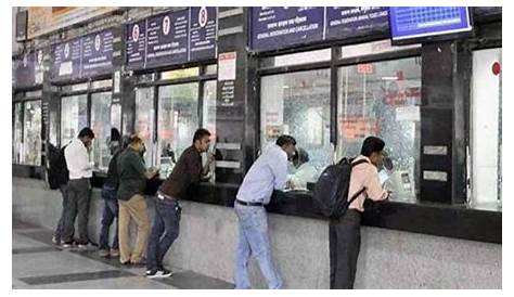 Railway Ticket Booking Counter In Noida लॉकडाऊन । रेल्वे तिकिट बुकिंग काउंटरवर आरक्षण मिळू लागले