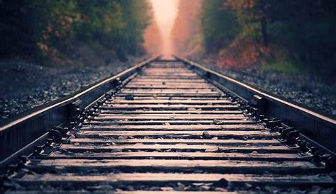 Railway Track Boy Wallpaper Child Walking Alone On Railroad s — Photo