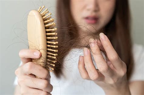 Rambut Rontok Parah? Waspadai Penyakit Tersembunyi!