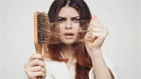 Rambut Rontok Normal Berapa Helai? Mitos dan Fakta Terungkap!