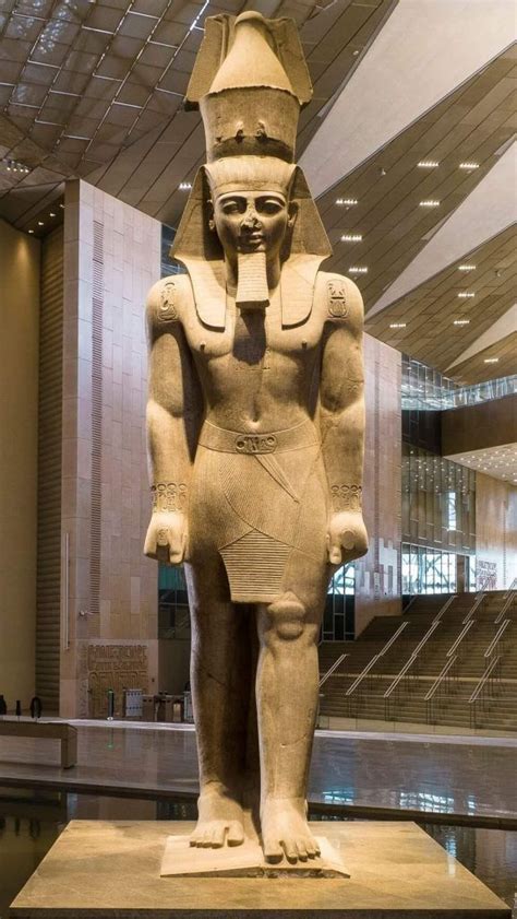 ramses 11 statue