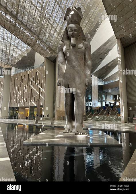 ramses 2 statue