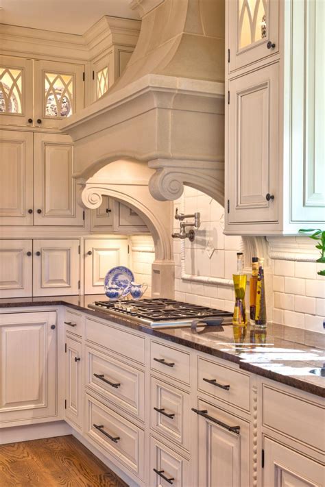 range hood with cabinets on each side