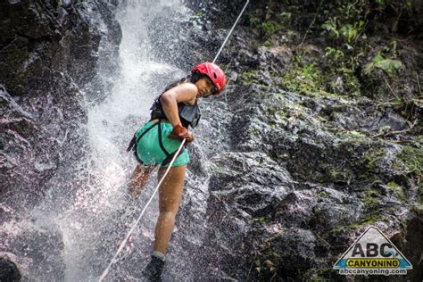 rappelling canyoning